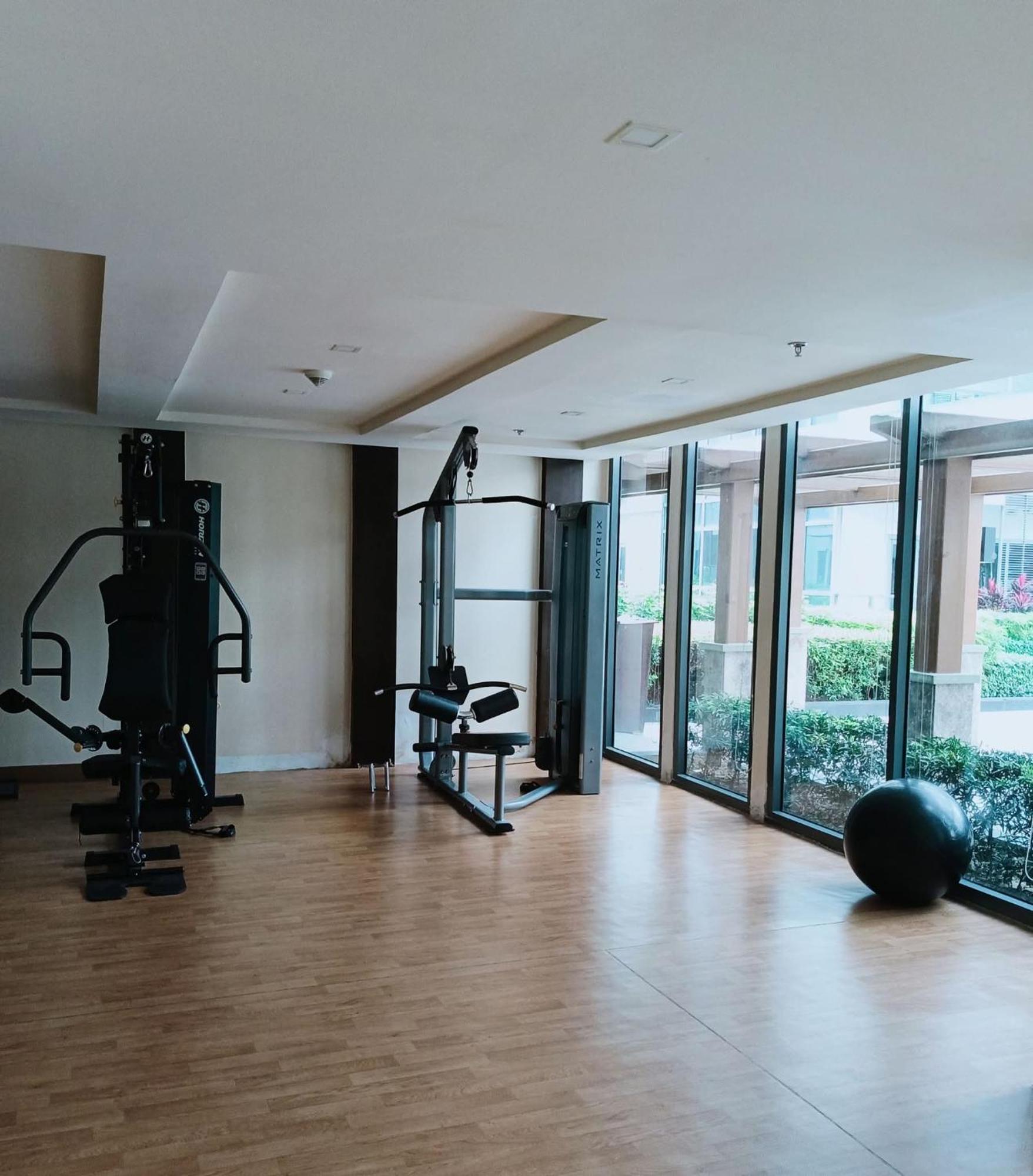 Comfy Condotel Across Naia Terminal 3 Apartment