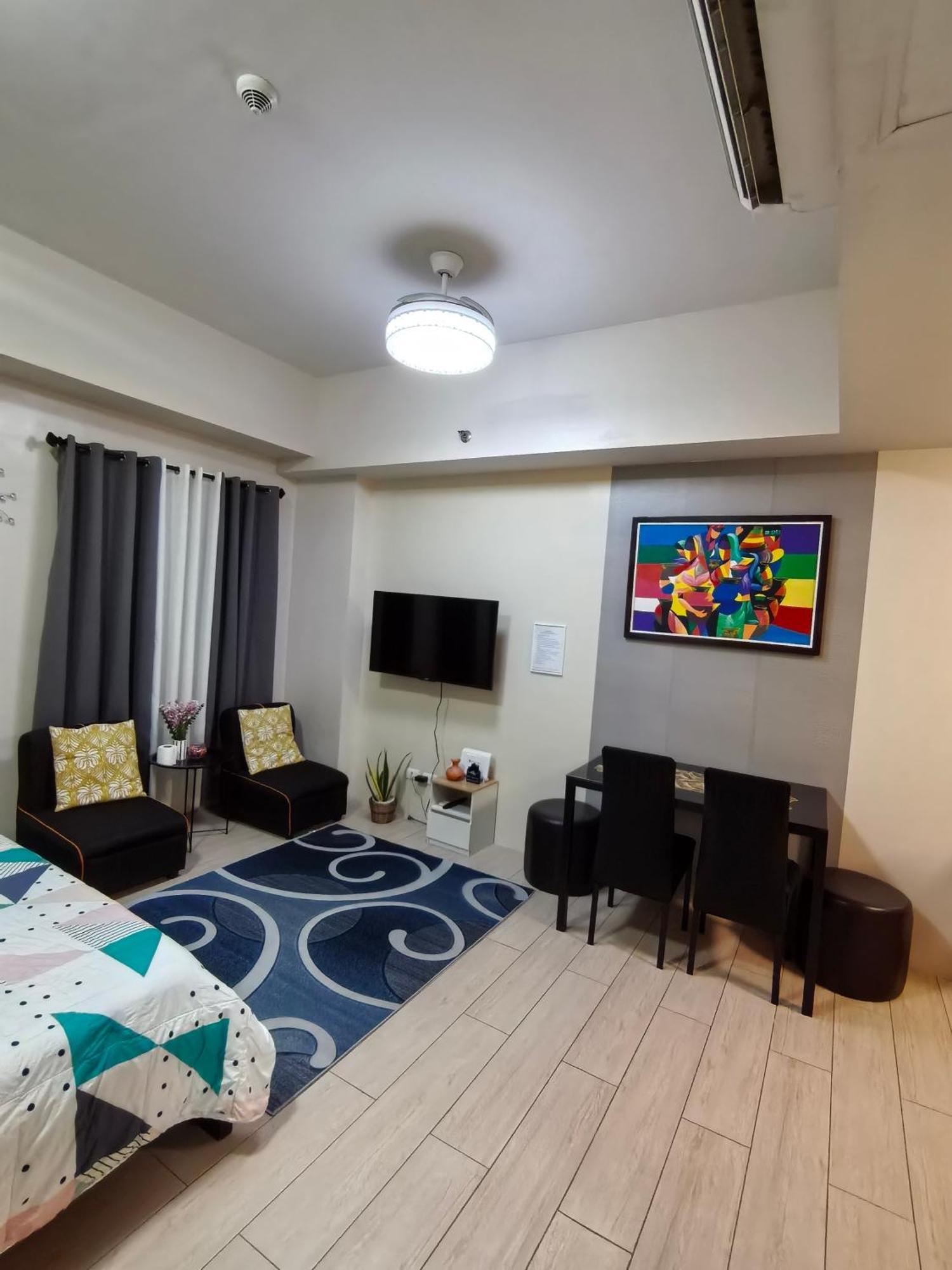 Comfy Condotel Across Naia Terminal 3 Apartment